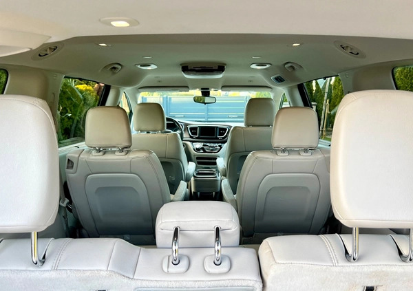 Chrysler Pacifica cena 86900 przebieg: 232231, rok produkcji 2018 z Czarne małe 781